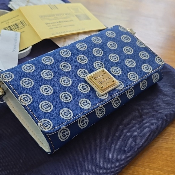 NWT Dooney & Bourke Crossbody Wallet - Picture 4 of 11